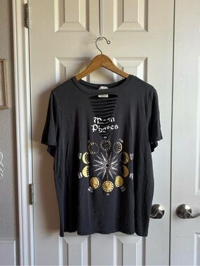 Dirtee Laundry | gray ripped moon phases short sleeve T shirt